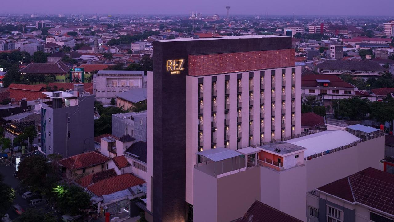 Rez Hotel Semarang Esterno foto