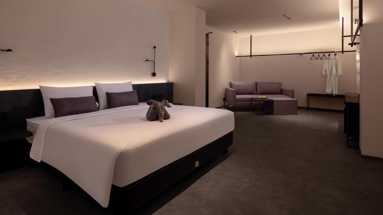 Rez Hotel Semarang Esterno foto