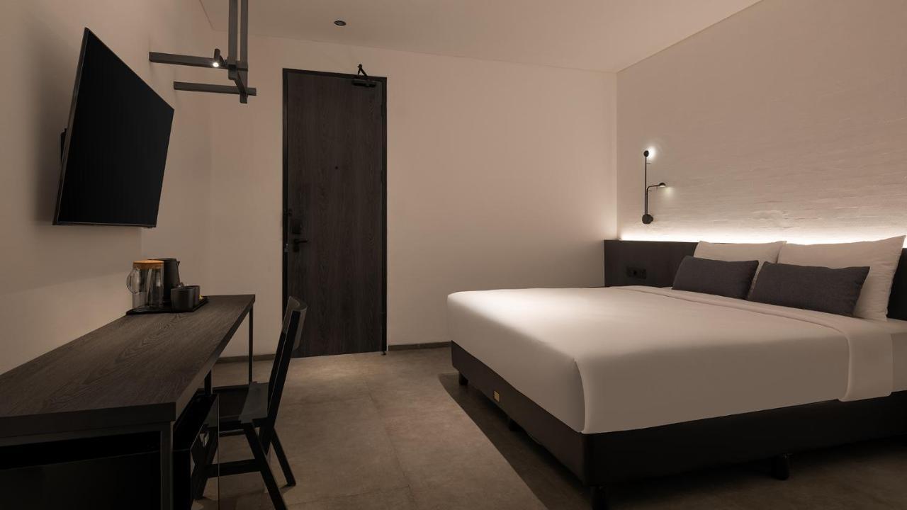 Rez Hotel Semarang Esterno foto