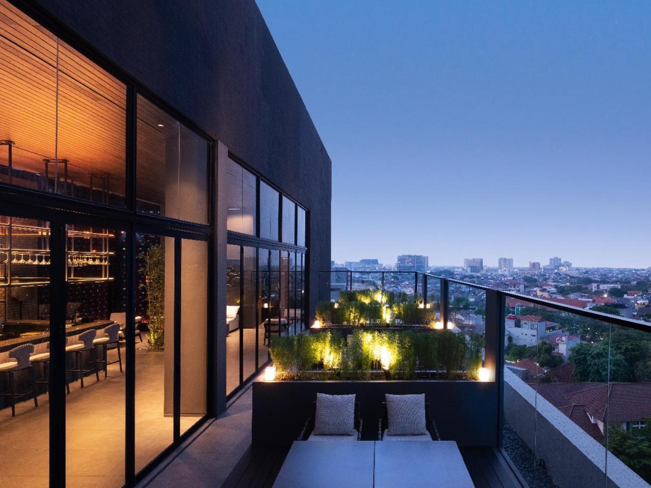 Rez Hotel Semarang Esterno foto