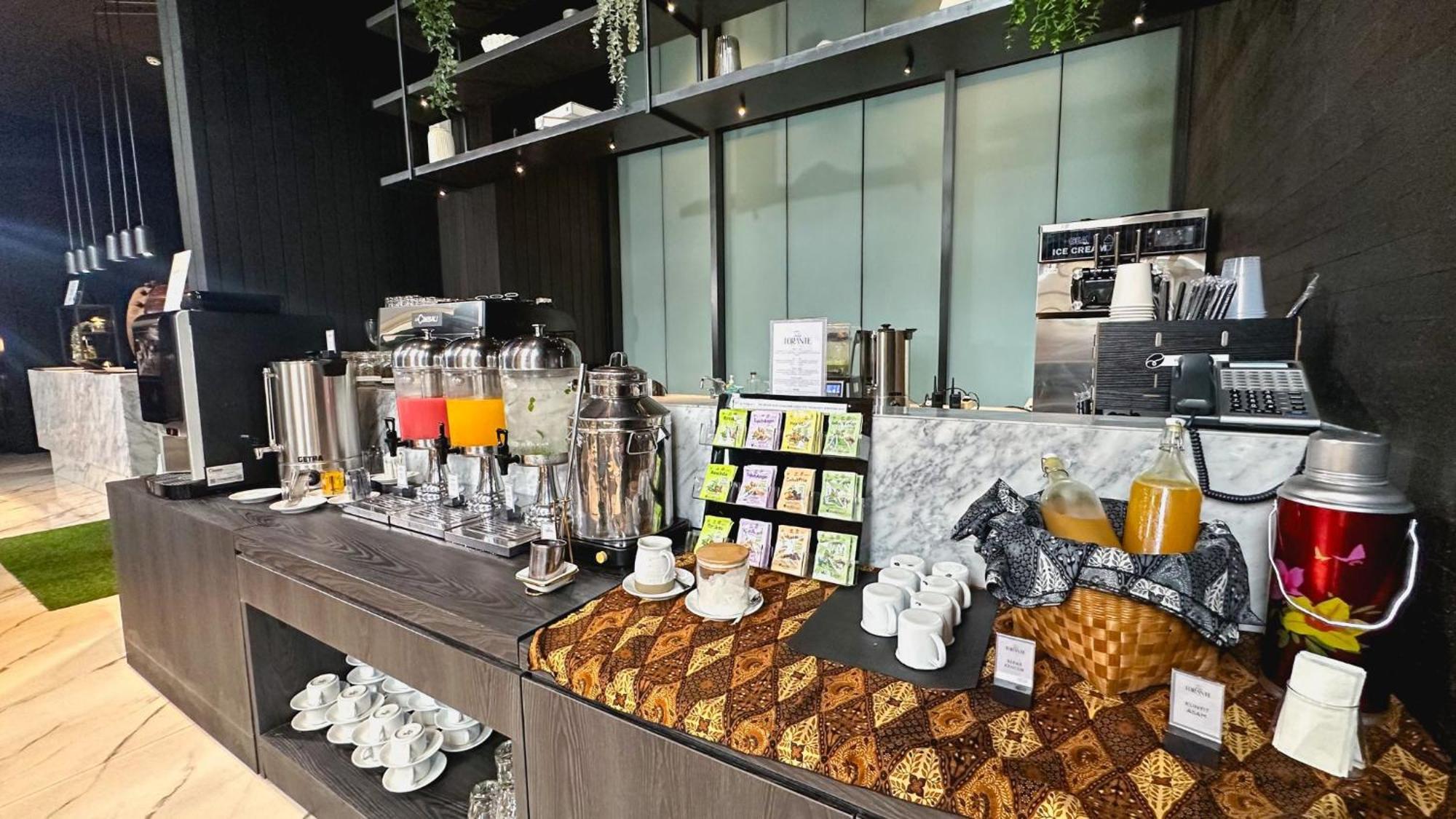 Rez Hotel Semarang Esterno foto